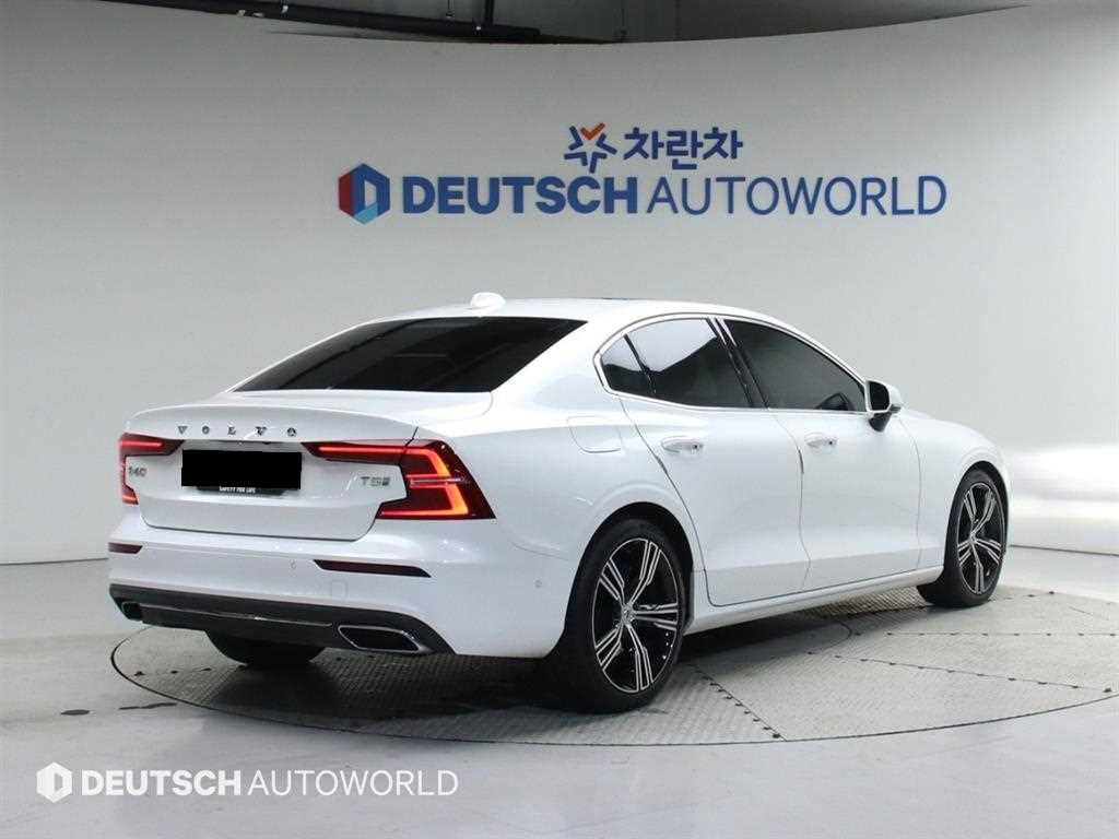 Volvo S60 — photo 02