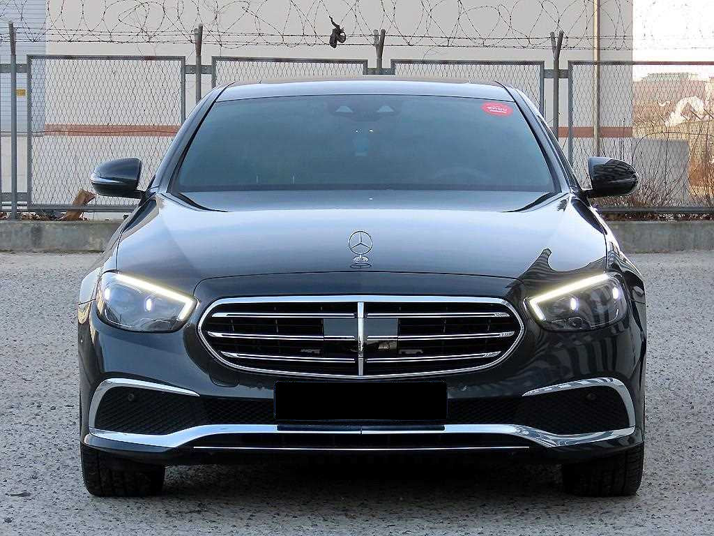 Mercedes-Benz E-Class — photo 01