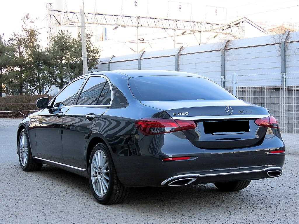Mercedes-Benz E-Class — photo 03