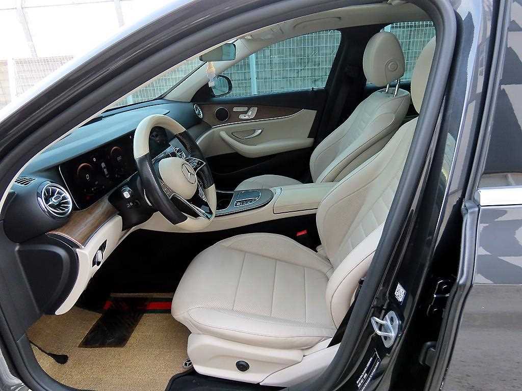 Mercedes-Benz E-Class — photo 05
