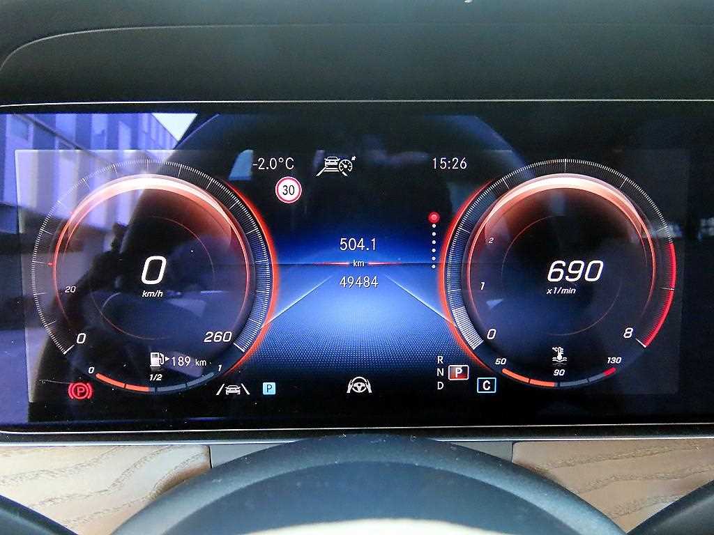 Mercedes-Benz E-Class — photo 09