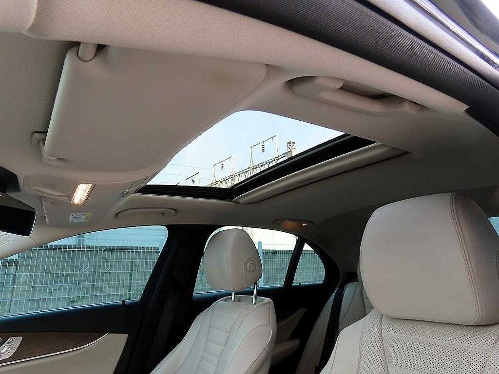 Mercedes-Benz E-Class — photo 17