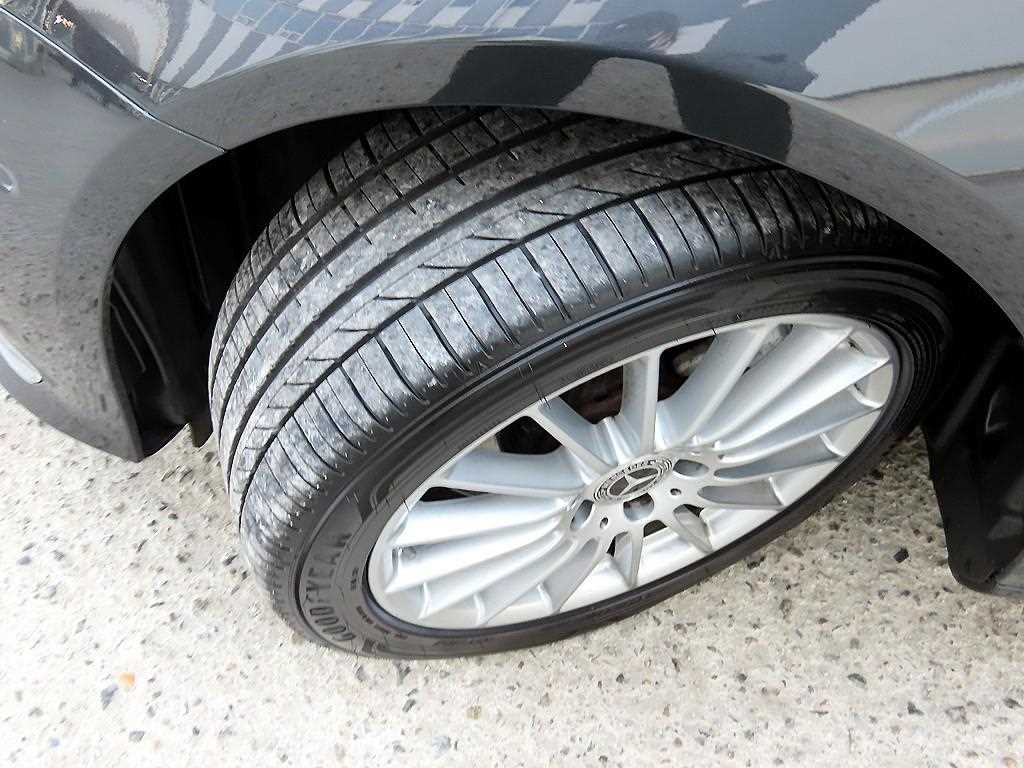 Mercedes-Benz E-Class — photo 20