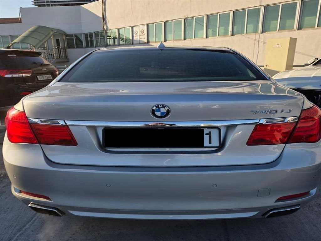 BMW 7-Series — photo 04