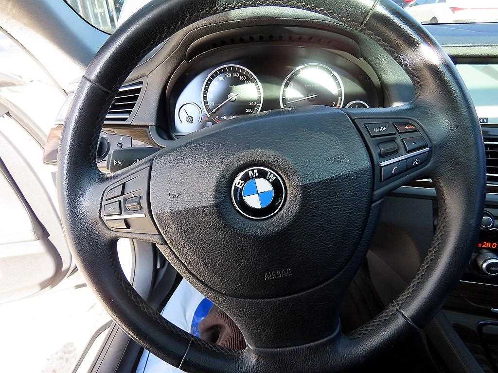 BMW 7-Series — photo 08