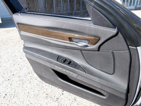 BMW 7-Series — photo 12