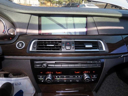 BMW 7-Series — photo 13