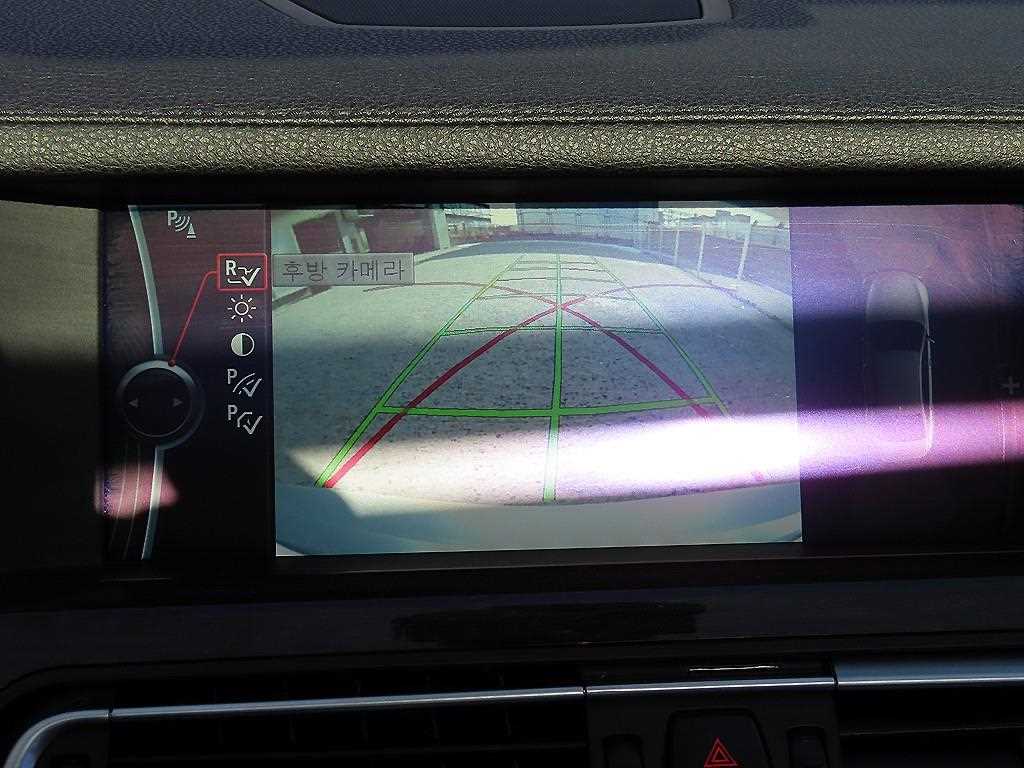 BMW 7-Series — photo 14