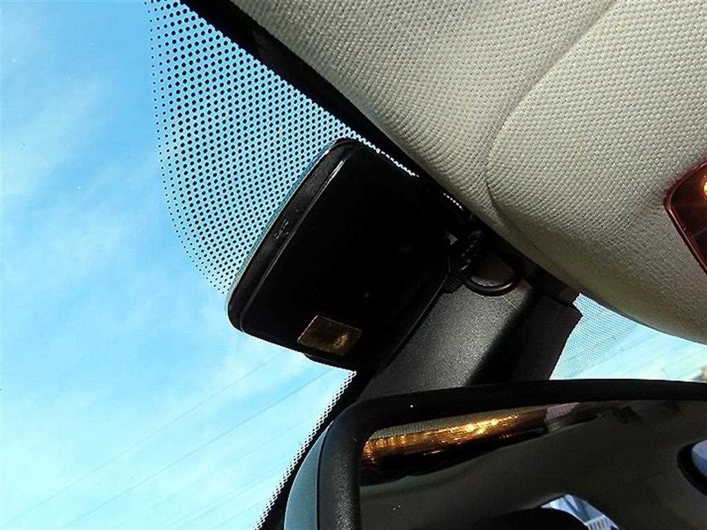 BMW 7-Series — photo 16