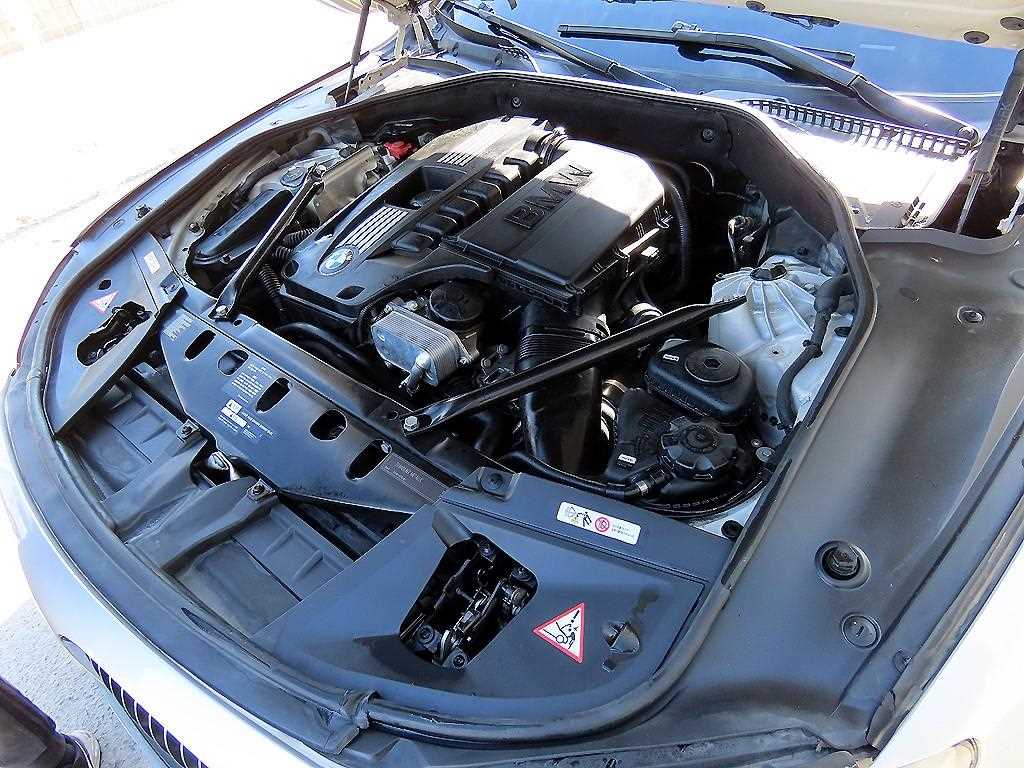 BMW 7-Series — photo 19