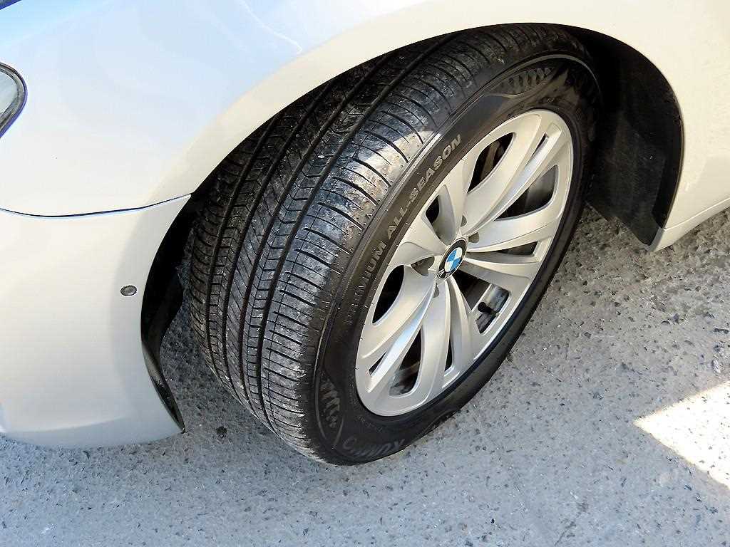 BMW 7-Series — photo 20