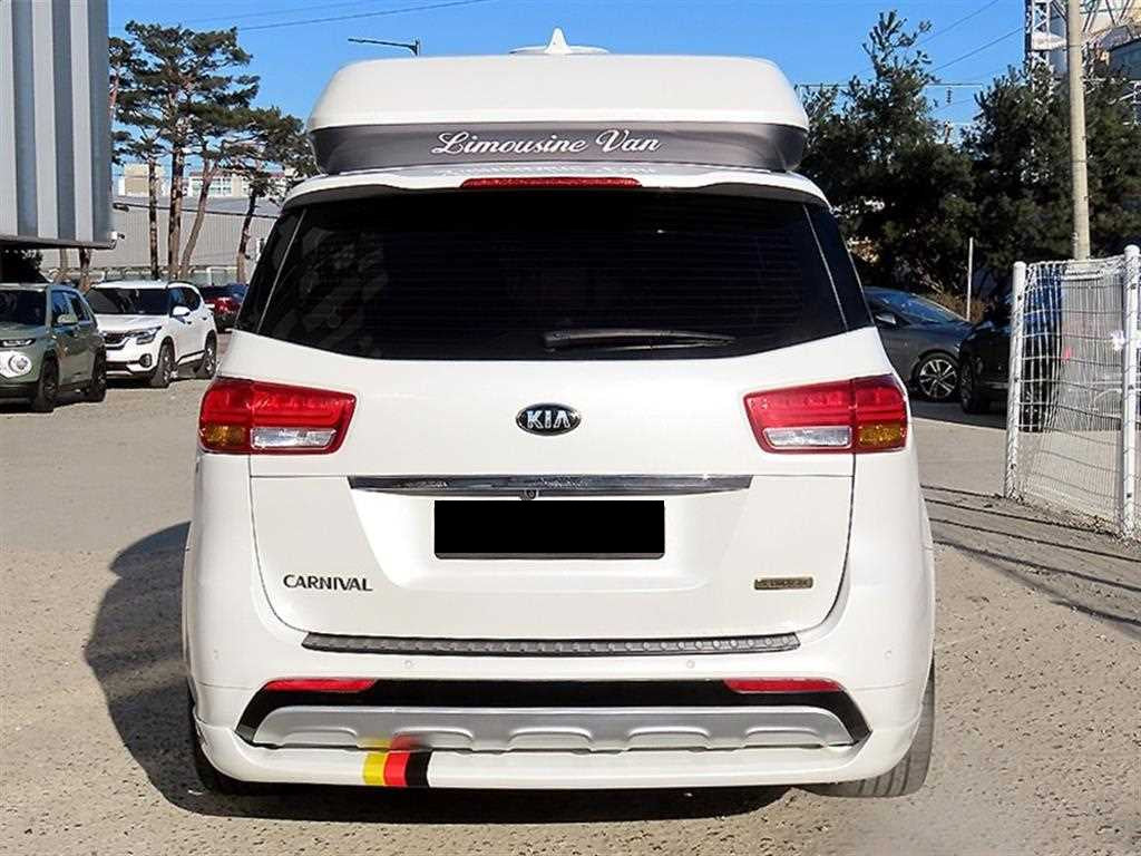 Kia Carnival — photo 04