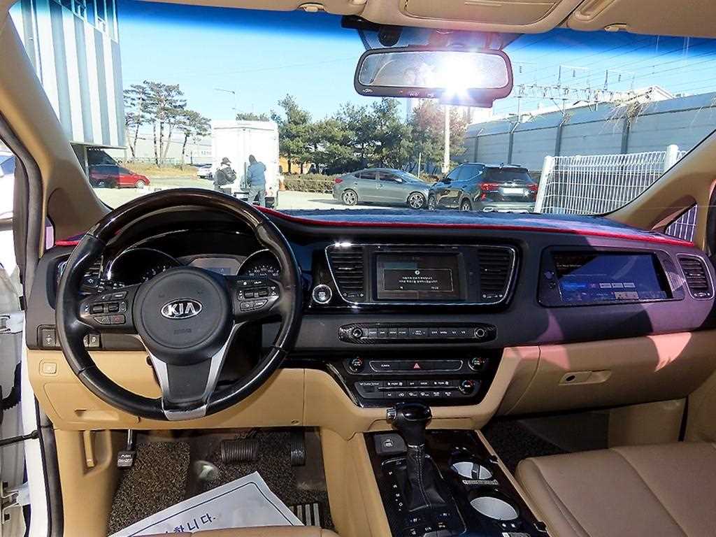 Kia Carnival — photo 07