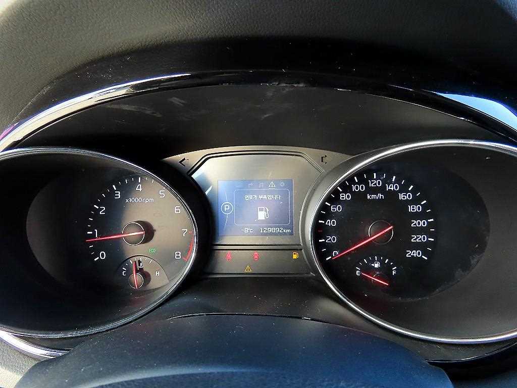 Kia Carnival — photo 09