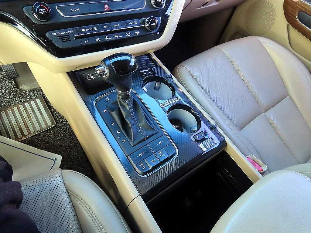 Kia Carnival — photo 11