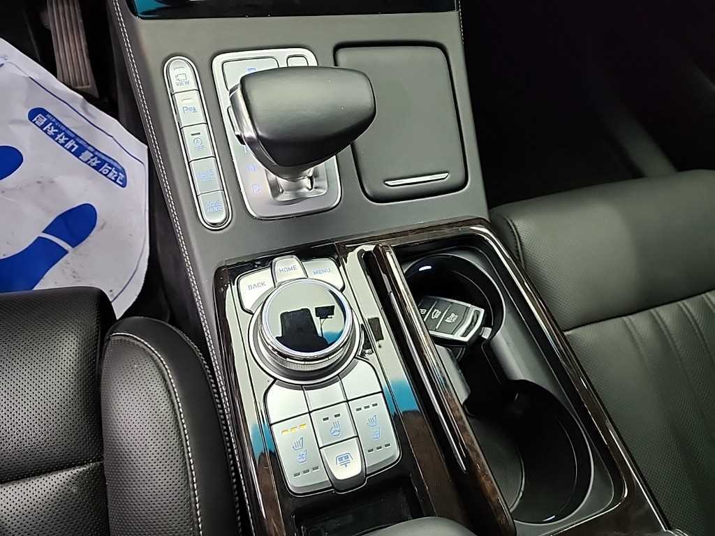 Genesis G90 — photo 08