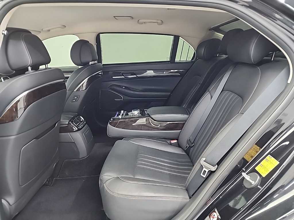 Genesis G90 — photo 12