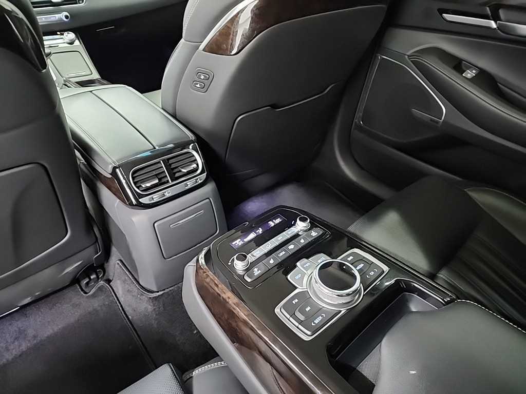 Genesis G90 — photo 13