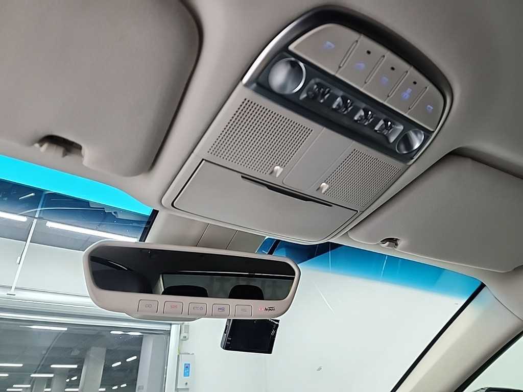 Genesis G90 — photo 16