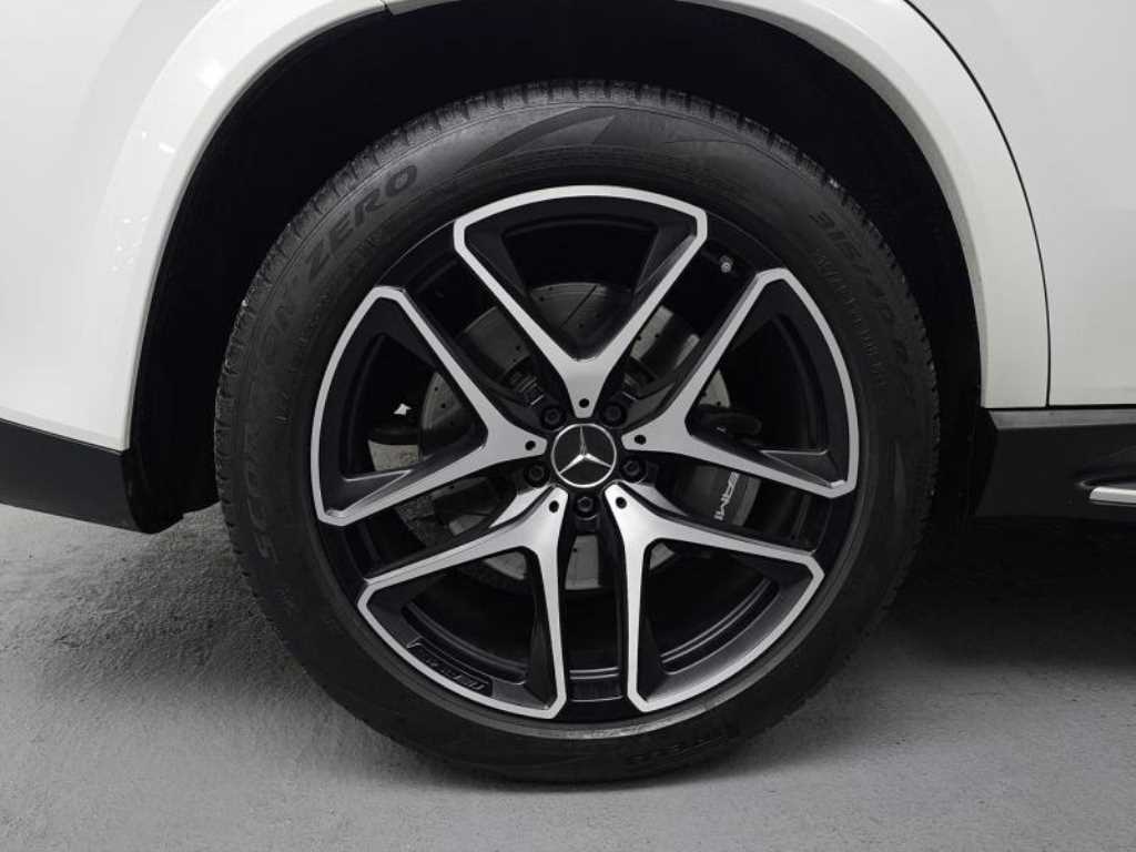 Mercedes-Benz GLE-Class — photo 10