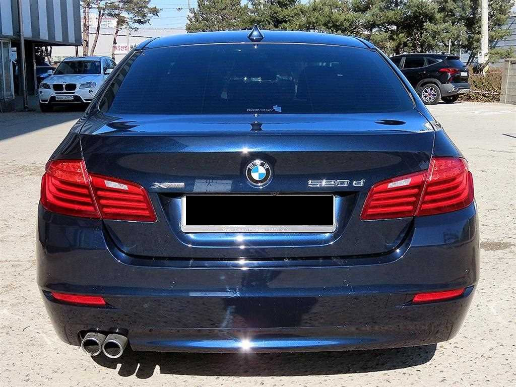 BMW 5-Series — photo 04