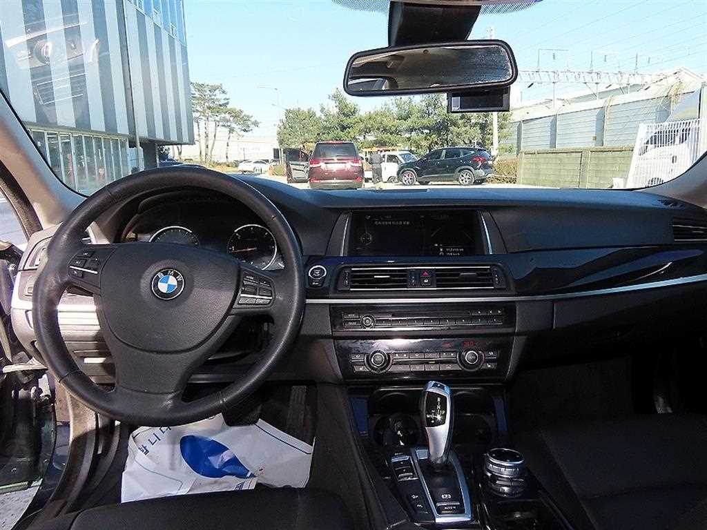 BMW 5-Series — photo 07