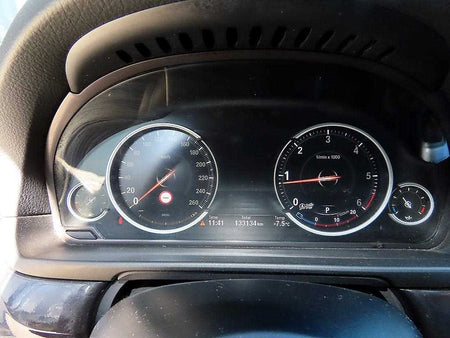 BMW 5-Series — photo 09