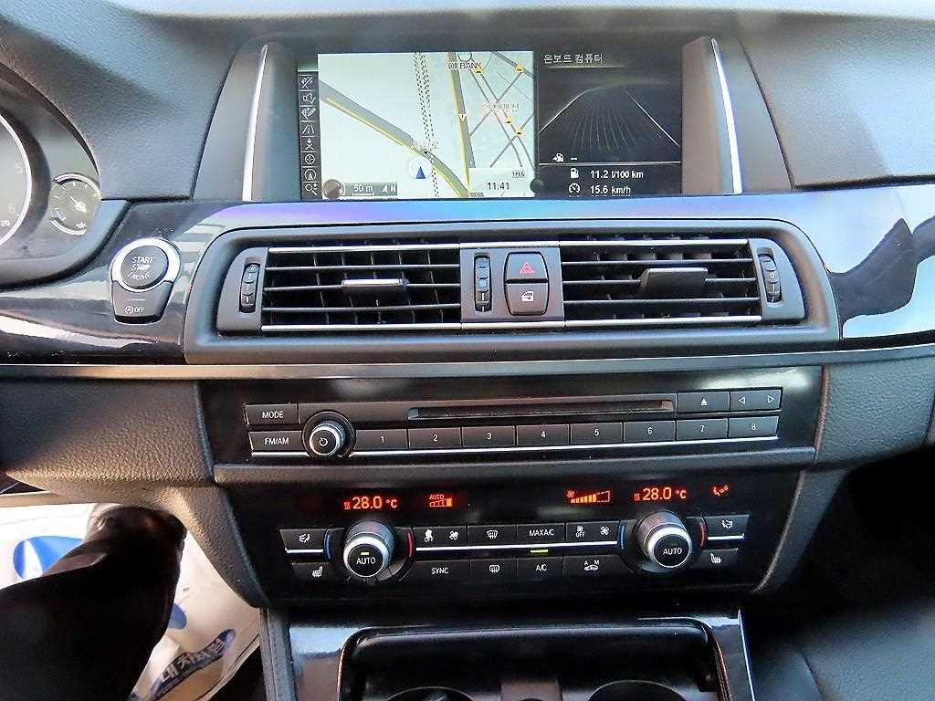 BMW 5-Series — photo 12