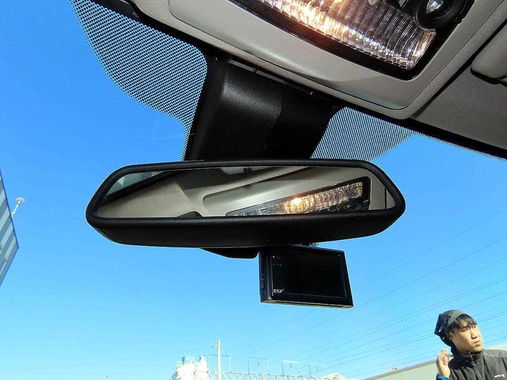 BMW 5-Series — photo 15