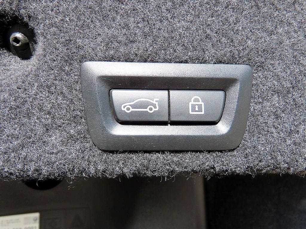 BMW 5-Series — photo 16