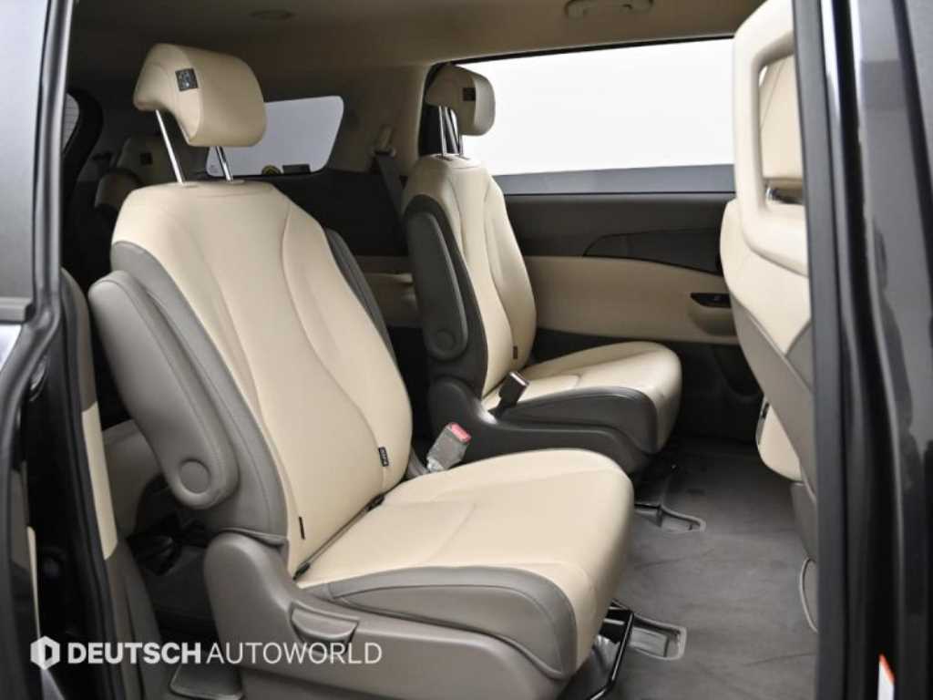 Kia Carnival — photo 12
