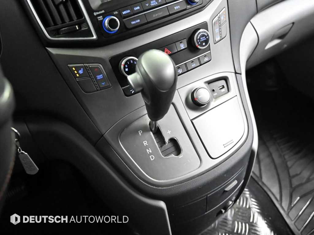 Hyundai Starex — photo 09