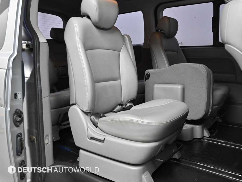 Hyundai Starex — photo 12