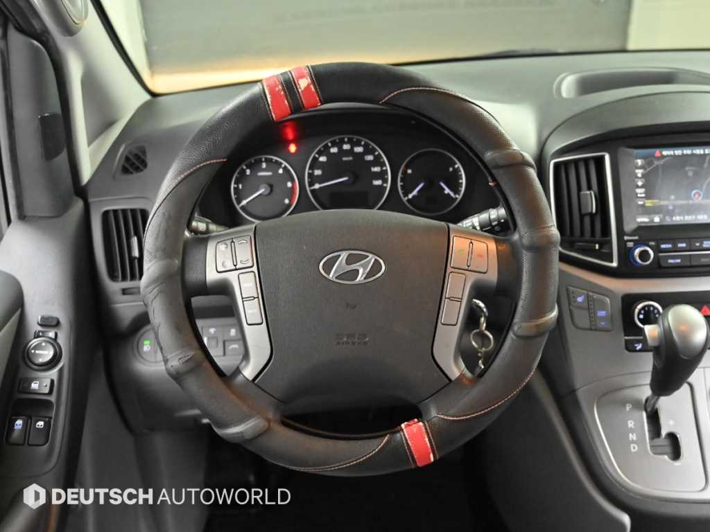 Hyundai Starex — photo 13