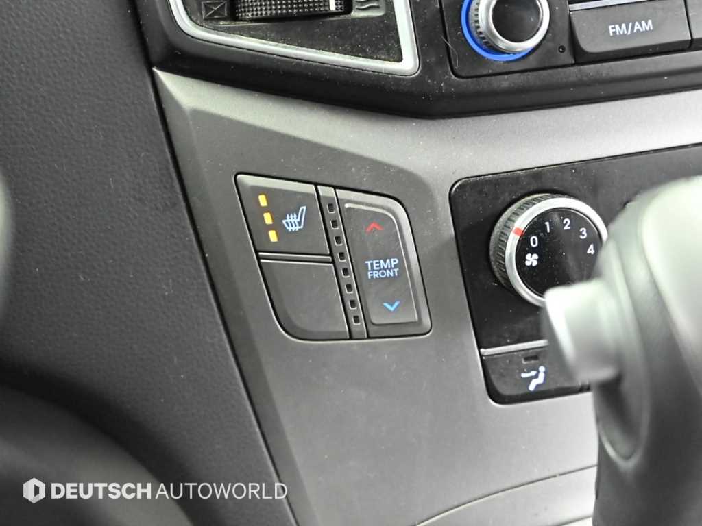 Hyundai Starex — photo 17
