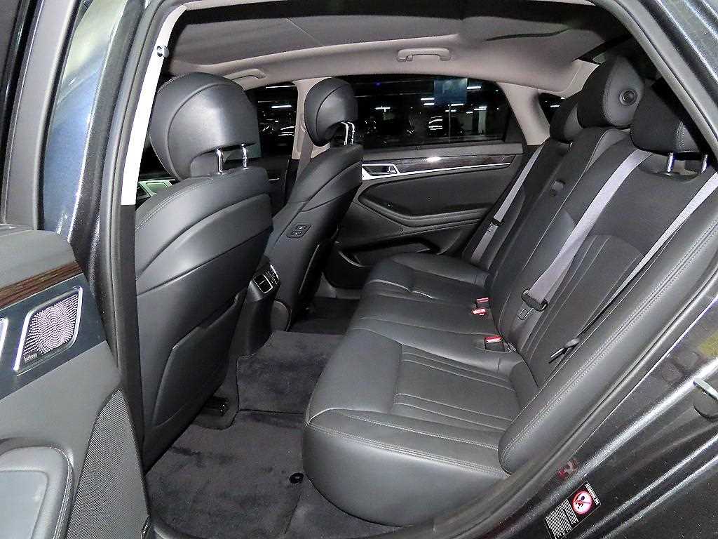 Genesis G80 — photo 07
