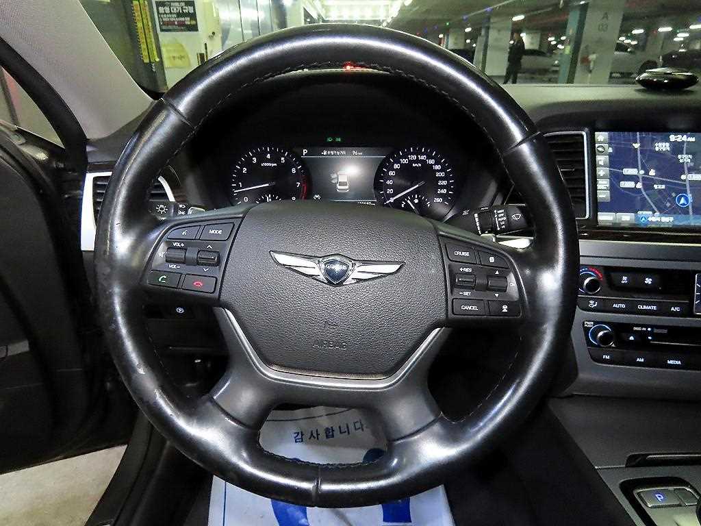 Genesis G80 — photo 08