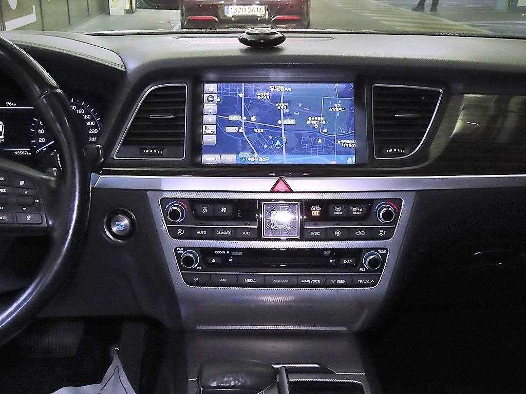 Genesis G80 — photo 11