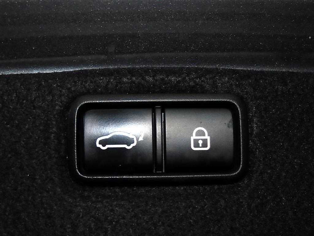 Genesis G80 — photo 16