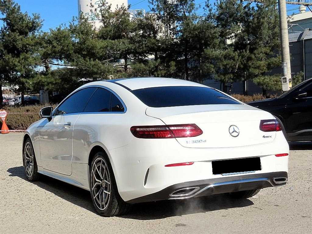 Mercedes-Benz E-Class — photo 03