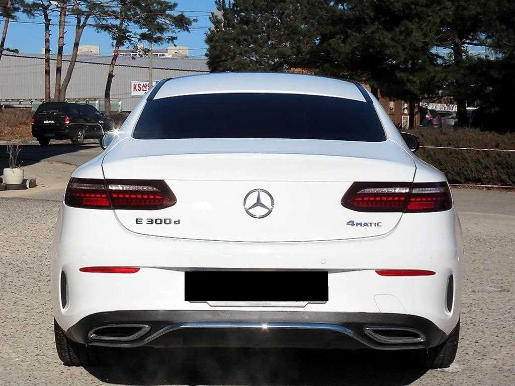 Mercedes-Benz E-Class — photo 04
