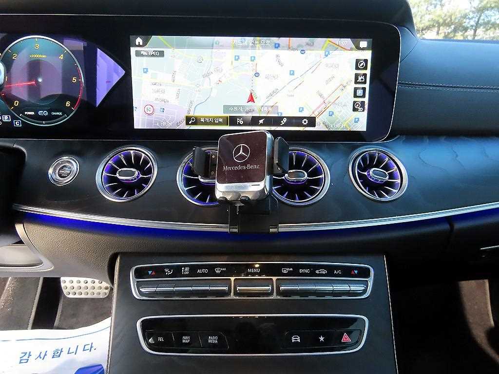 Mercedes-Benz E-Class — photo 14