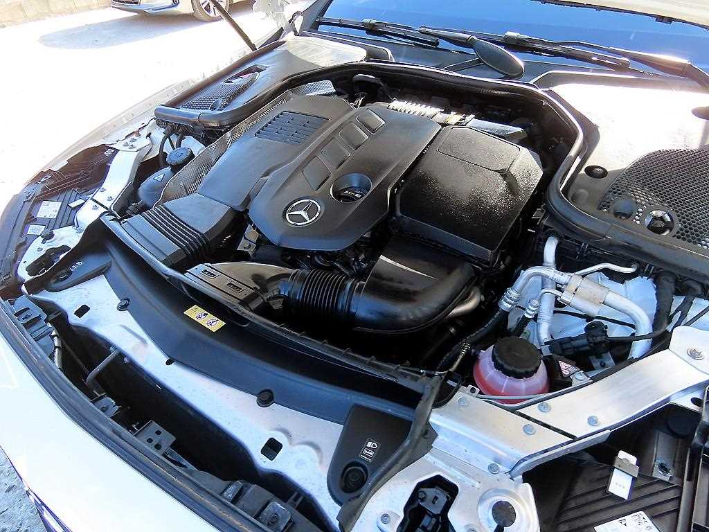 Mercedes-Benz E-Class — photo 19