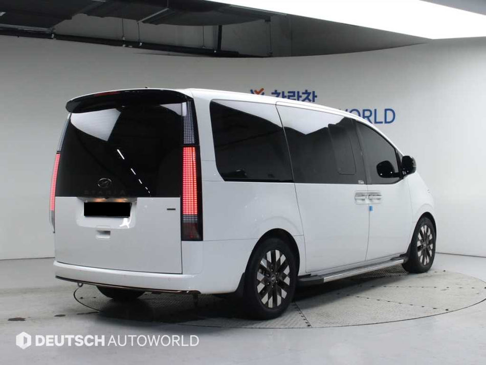 Hyundai Staria — photo 02