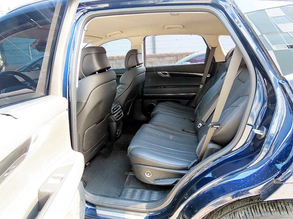 Genesis GV80 — photo 06