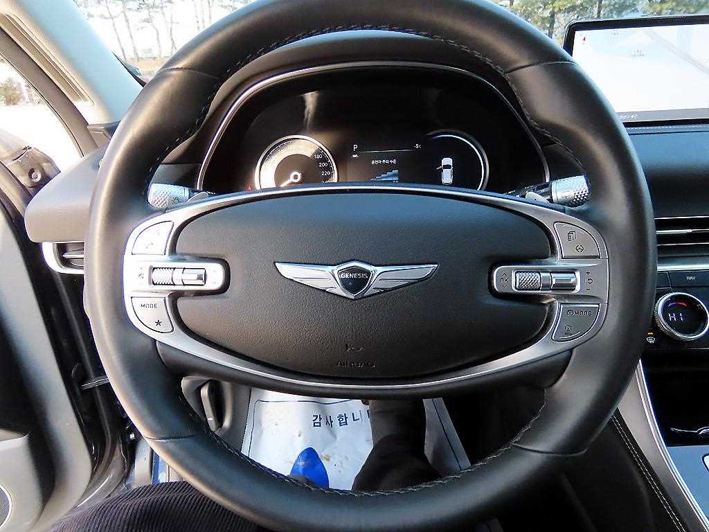Genesis GV80 — photo 08
