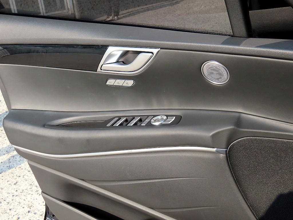 Genesis GV80 — photo 11