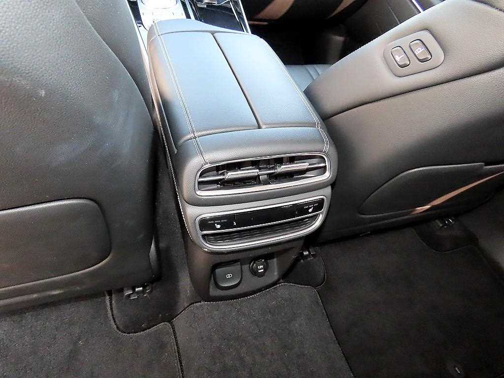 Genesis GV80 — photo 16