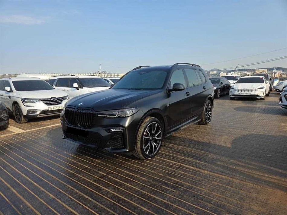 BMW X7 — photo 02