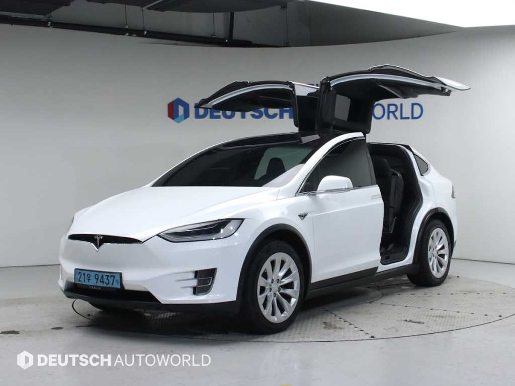 Tesla Model X — photo 01